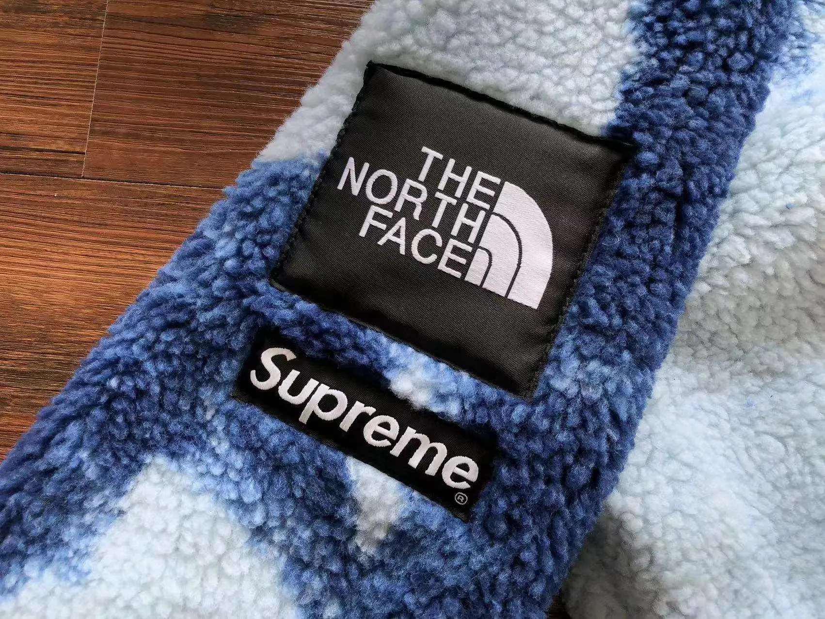 Chaqueta TNF x Sup «Snow»