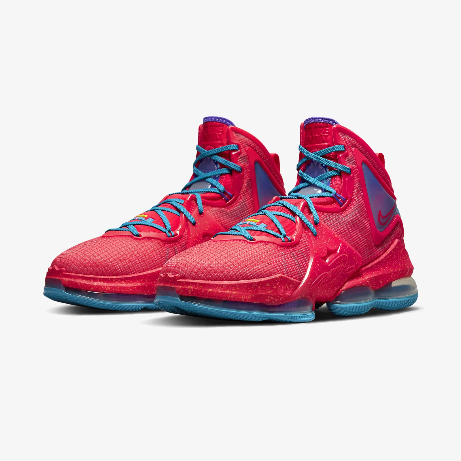 Nike LeBron XIX 