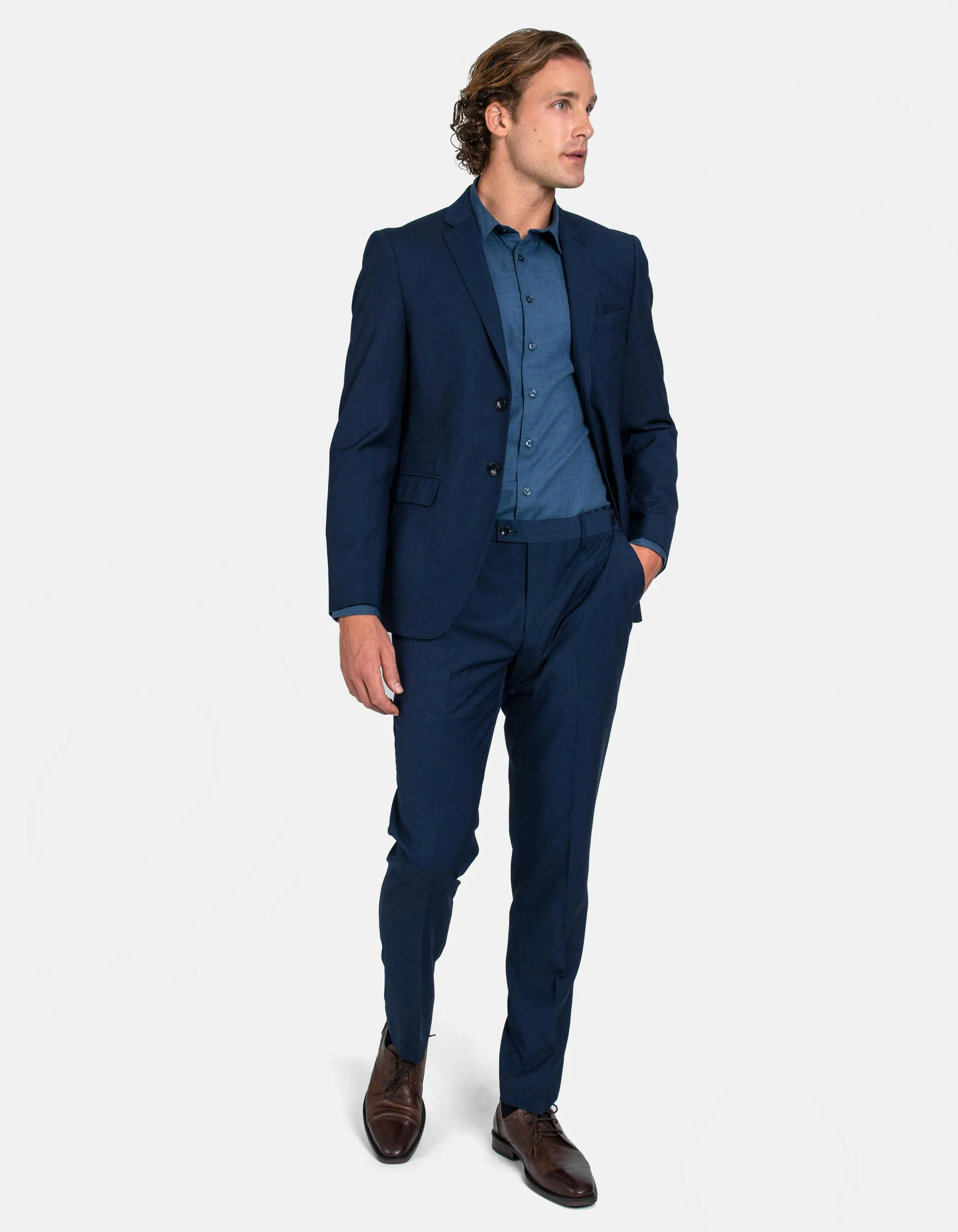 Traje liso azul marino